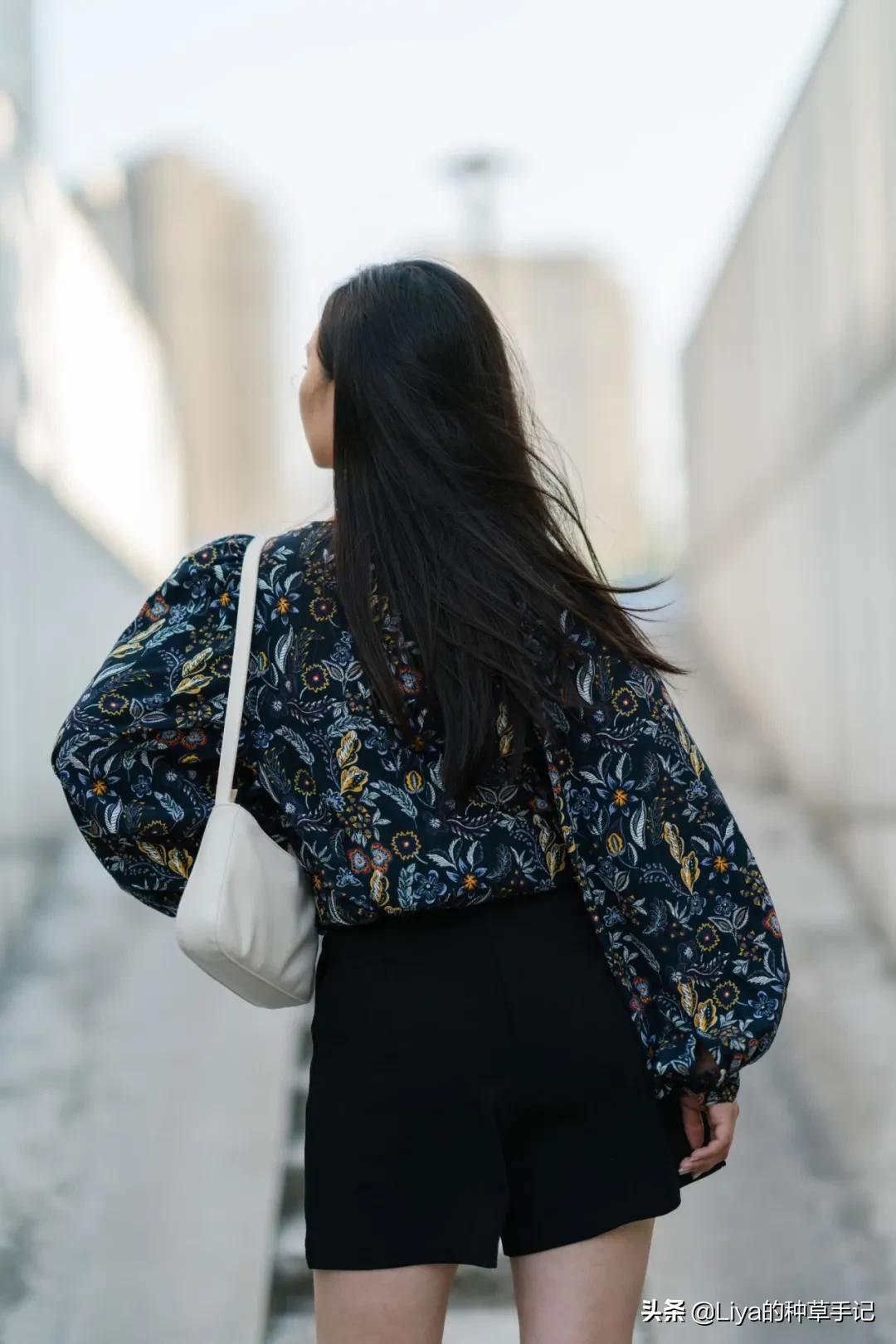 不要再披头散发了夏天适合的发型,披着和扎着都好看的浅层次发型