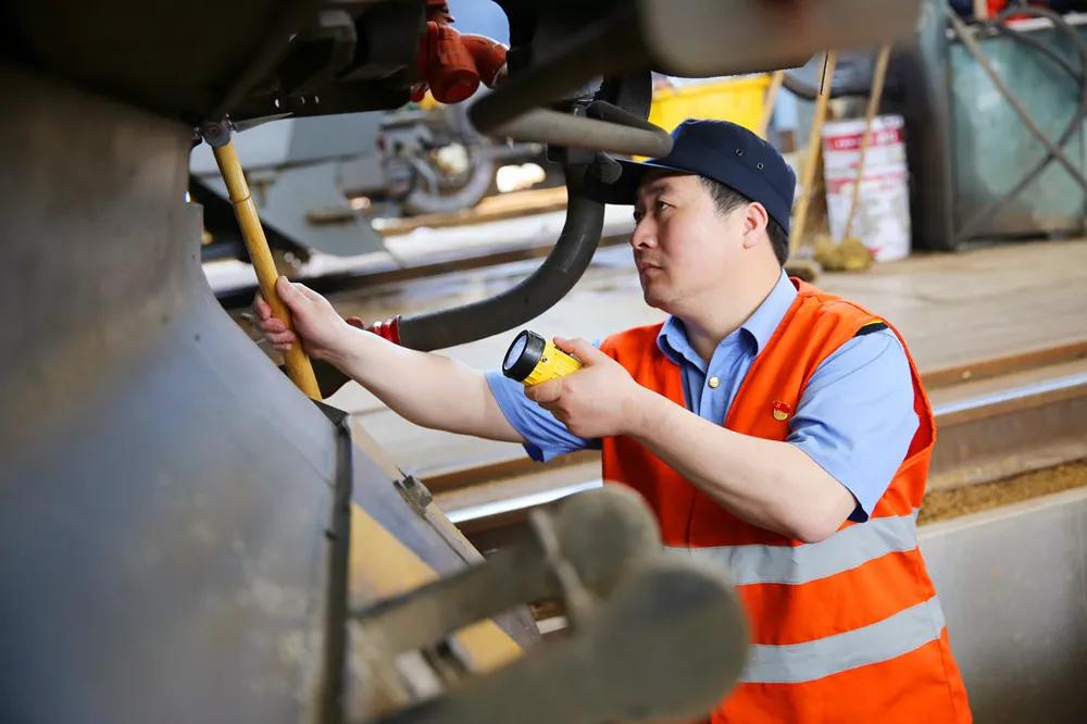 铁路榜样专题片,新时代铁路榜样典型人物