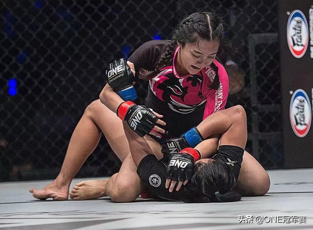 专题｜圆笼第一美女瑞卡·艾什主场再作战