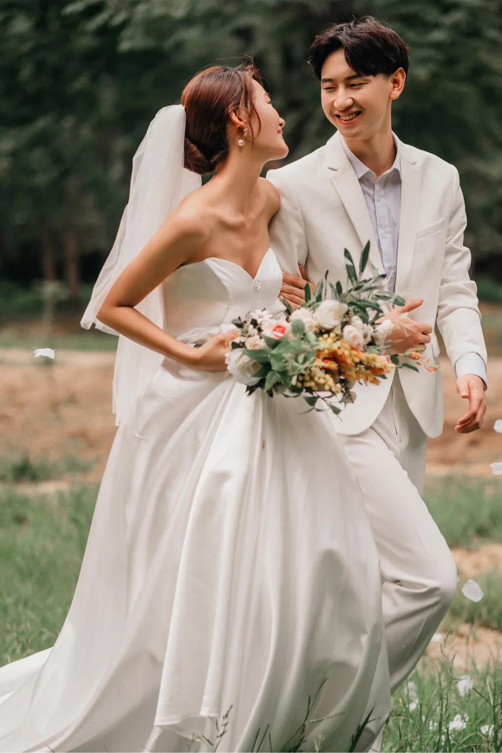 婚纱照选片是线上好还是现场好,用什么看图软件进行婚纱照选片