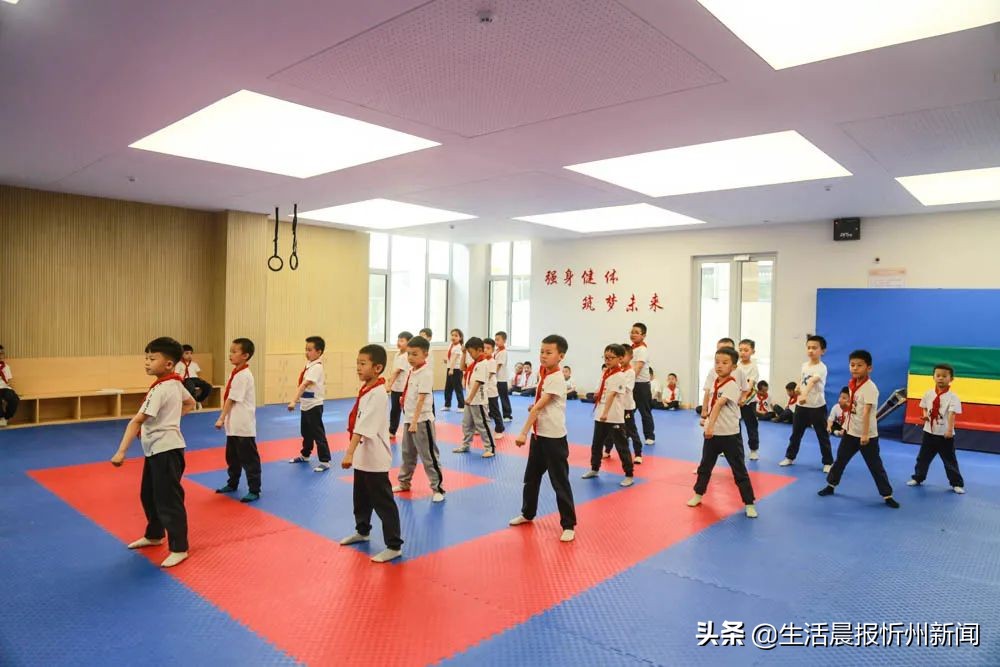 忻州芭蕾舞培训,校园集体舞芭蕾