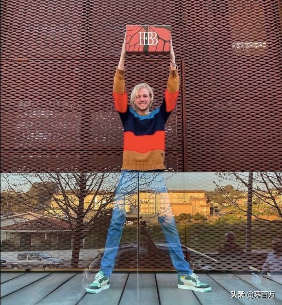 LV少奶19岁长子创业，发布运动鞋，目标：继父的LVMH集团