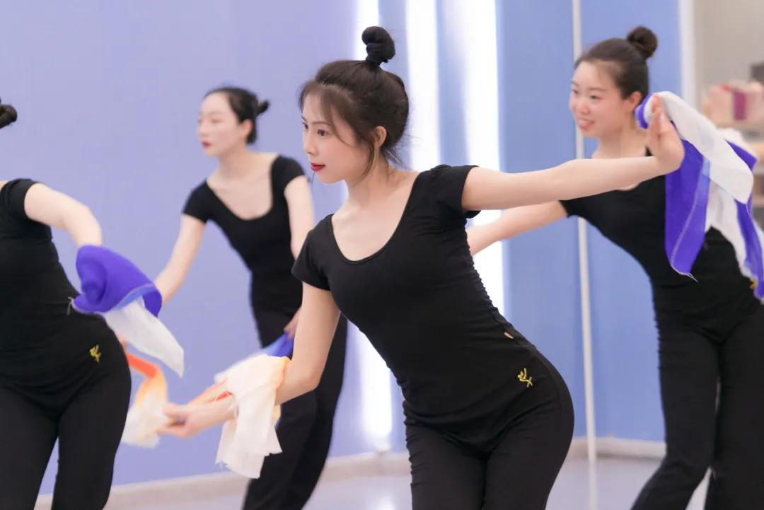 舞蹈生的困难,舞蹈瓶颈期应该怎么度过