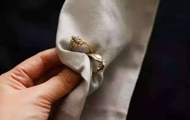 金首饰脏了怎么洗,金首饰变黑怎么清洗小妙招
