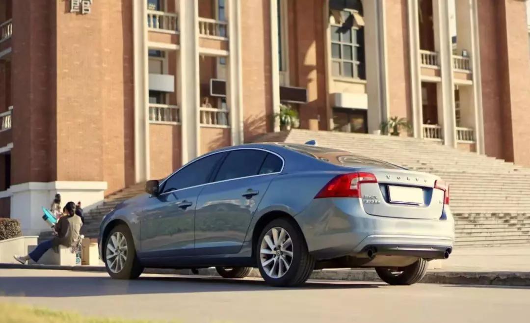 开了1年的沃尔沃s60,开了三年的沃尔沃s60还值多少钱呢