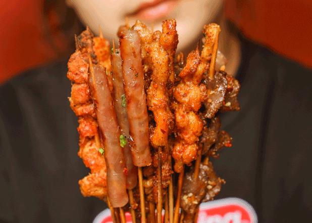 Wow~穿红衣就免单117！这家店到底什么来头！