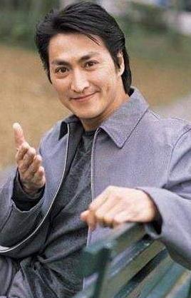 展昭何家劲被关押,展昭为救包拯闯禁宫