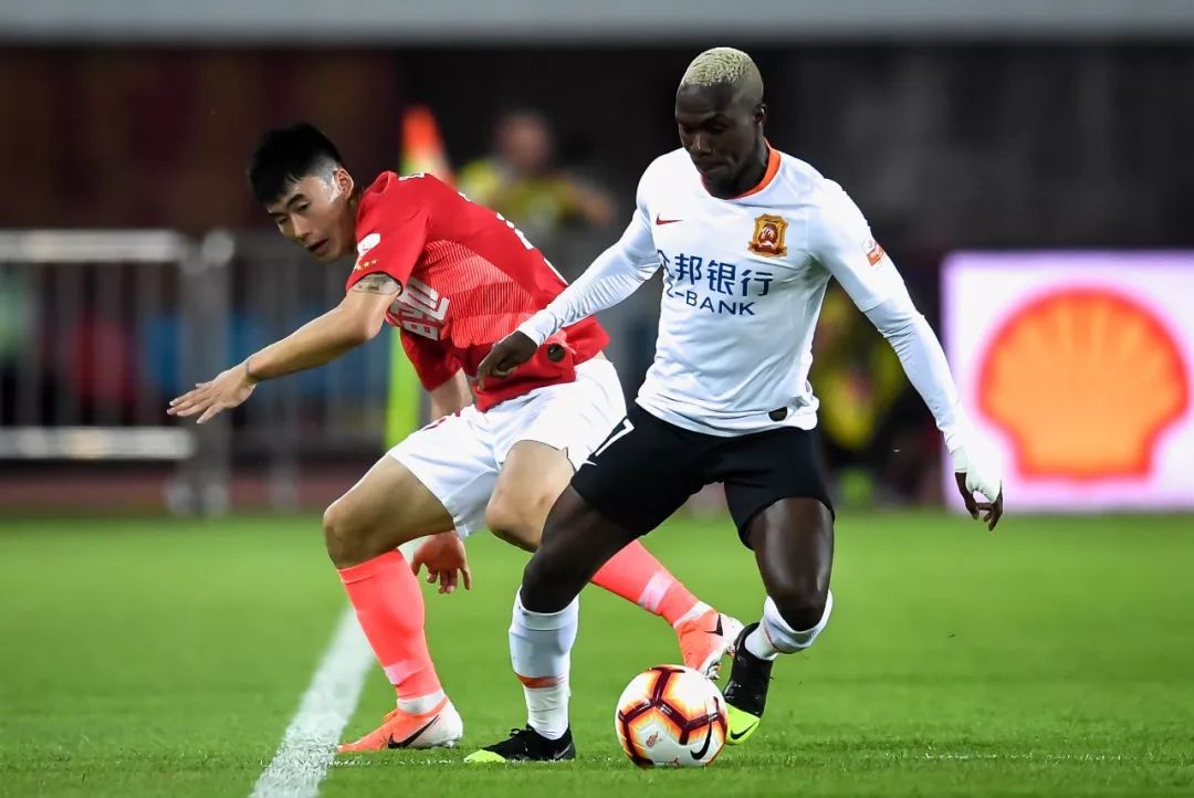 众志成城抗击疫情视频,广州恒大淘宝客场挑战武汉卓尔