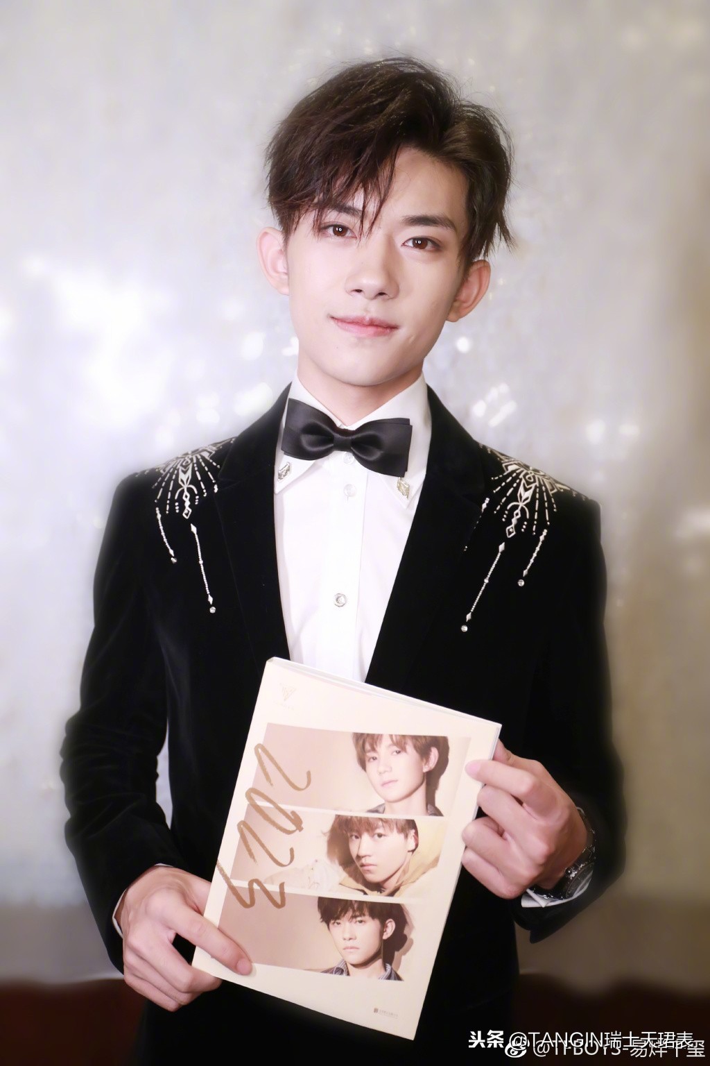 从男孩到男人，易烊千玺变得让人猝不及防