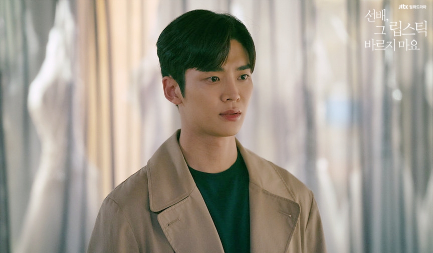 前辈请不要涂那支口红高甜,前辈请不要涂口红好看吗