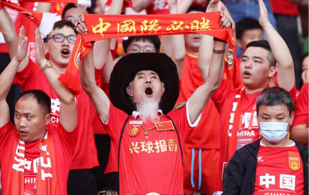 14亿中国人，难道就挑不出11个能踢好足球的人吗？