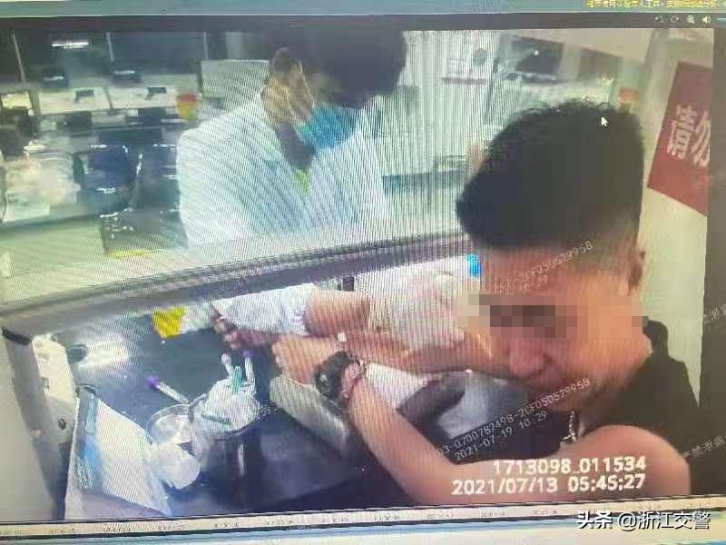 发生追尾双方都走了,发生追尾前车直接走了谁的责任