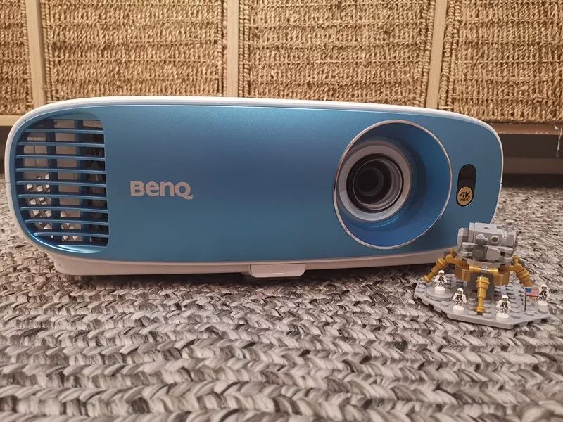 一文告诉你投影仪应该如何选择,电视和投影仪选择哪种比较好