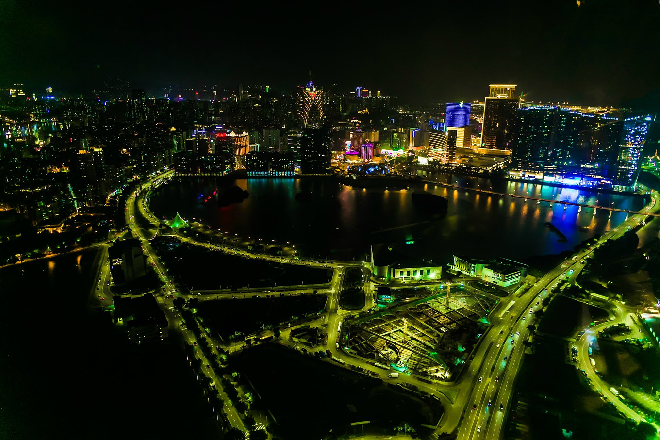 澳门塔323米世界第一蹦极跳,澳门塔蹦极runningman是高飞跳吗