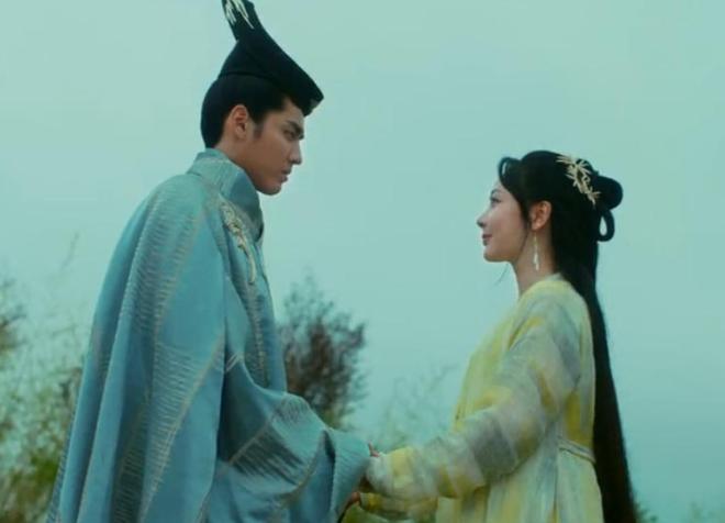 妈妈报警、六六道歉、资本弃子,到底谁令吴亦凡一步步跌落神坛?