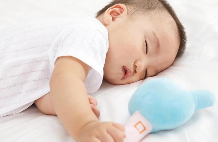 宝宝睡觉时这三个动作不要去打扰,小孩子睡得沉有什么方法叫醒