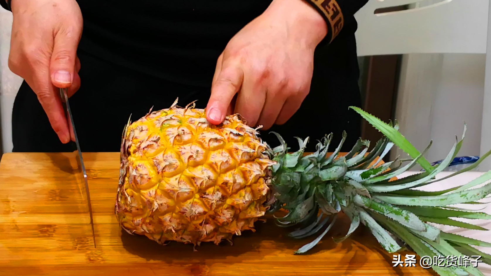 水果店菠萝怎么削皮又快又方便,水果店菠萝怎么切好看又快