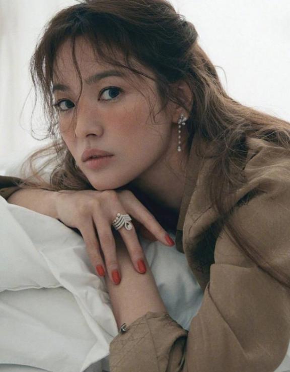 宋慧乔惊艳时装图,宋慧乔知性造型登封面