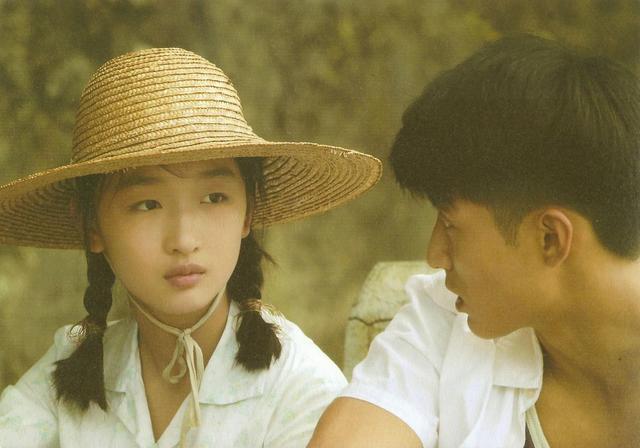 周冬雨：出道即巅峰，成最年轻双料影后，背后却离不开这两个男人