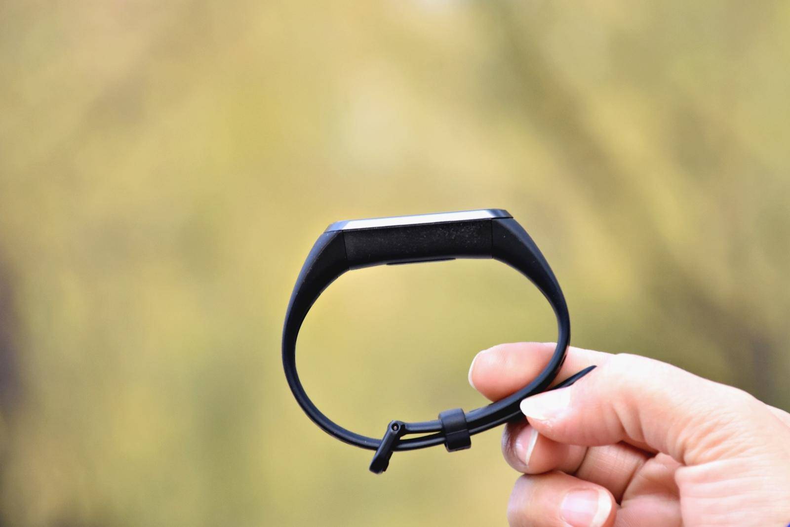 荣耀手环5i硅胶圈,荣耀手环5腕带怎么下