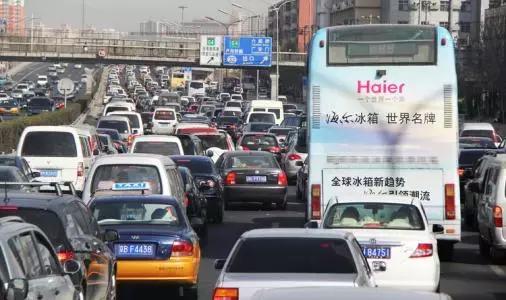 “在佛山坐公交是什么体验？”“谢邀，刚下公交，就是家门，不塞车太爽！”