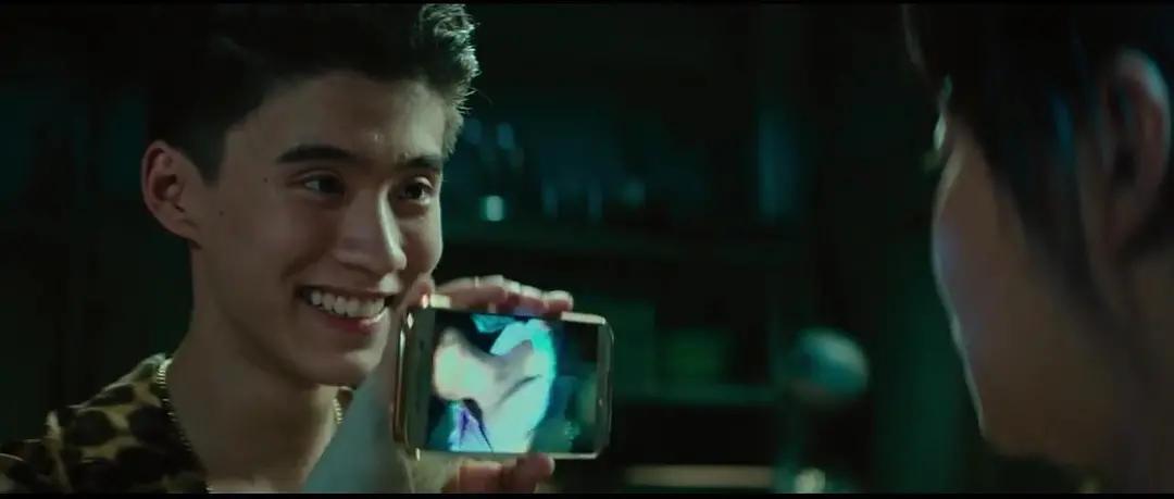 16岁男孩迷奸女同学、拍不雅视频，妈妈的做法令人愤怒……