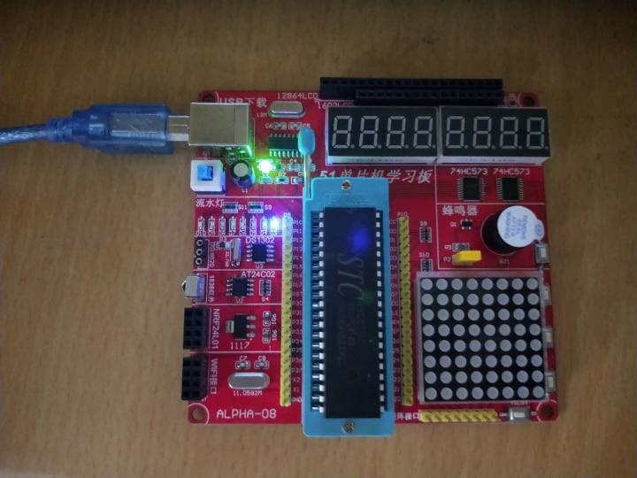 51单片机跑马灯编程入门教程,51单片机点亮led灯从零开始学