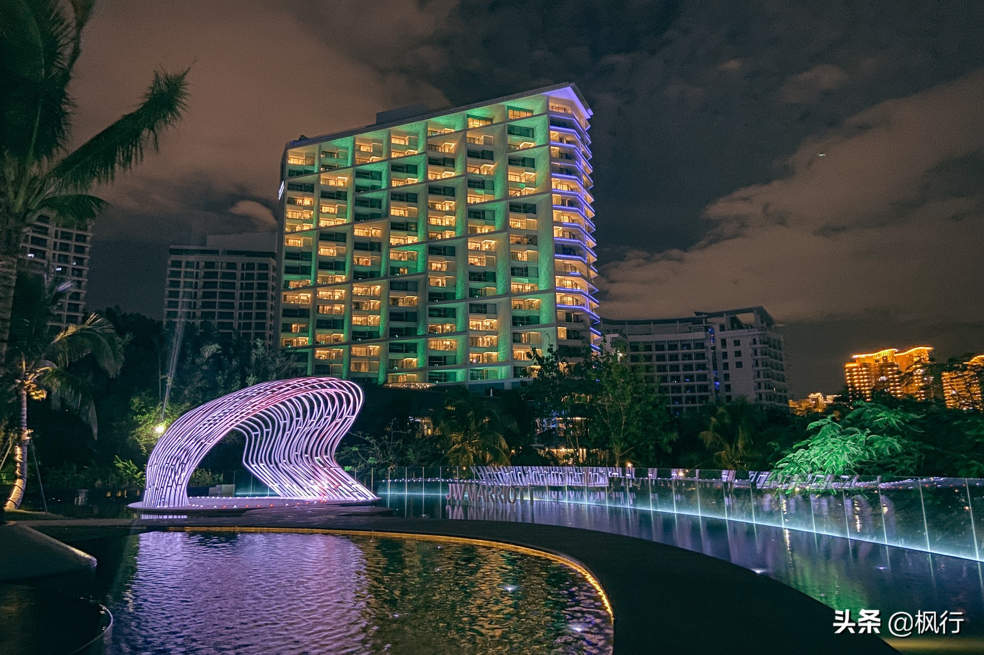 被猴子袭击，门票昂贵，拍照被轰，被我全程吐槽的三亚到底值不值