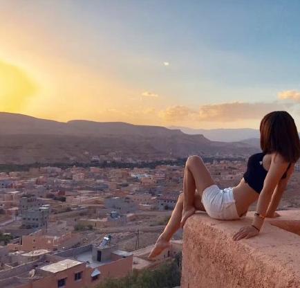 追求自由和刺激,追求刺激和自由