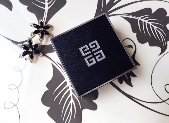 化妆容易出汗会怎么样,化妆容易脱妆斑驳是缺水吗