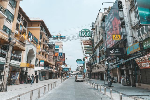 专家谈未来两月疫情形势,专家对新冠疫情结束的看法