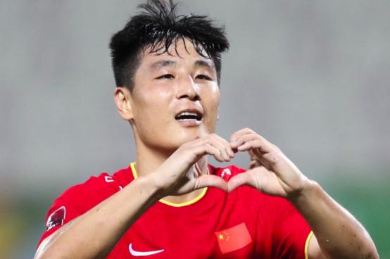 武磊和他妻子的爱情故事,武磊妻子清纯貌美