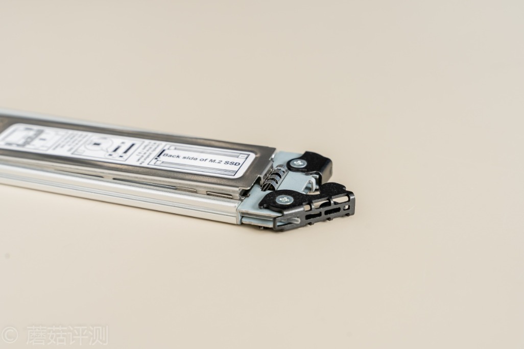 方便插拔，探索更多使用可能、ICYDock硬盘抽取盒PCI转M2评测