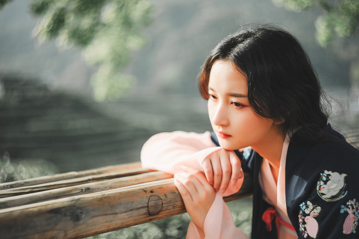 水调歌头明月几时有运用的手法,次韵水调歌头如何填词