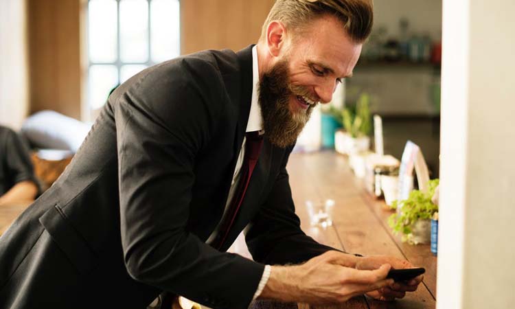 同事办公室吸烟怎么制止比较合适,同事在办公室吸烟对我有危害吗