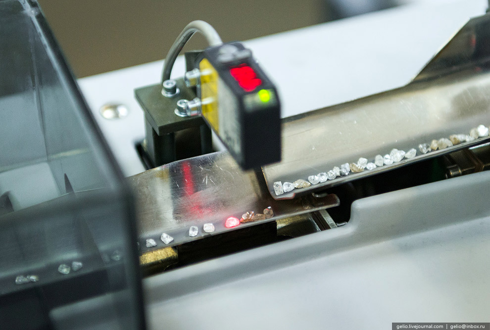 去俄罗斯挖金矿怎么样,真实钻石开采出来的样子