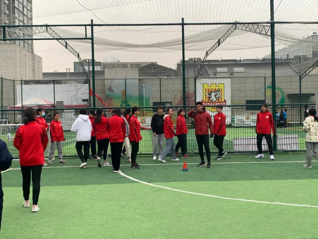 足球女裁判员,西安女子足球培训班