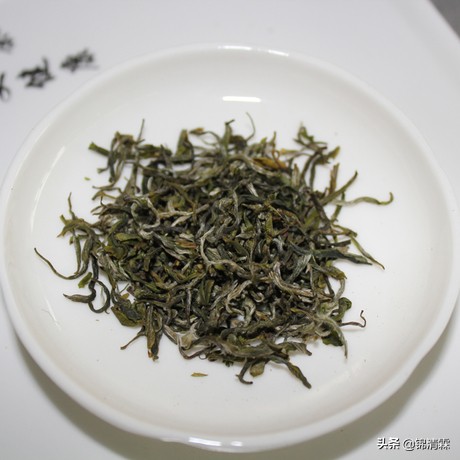 烘青绿茶的正确做法,绿茶又可分为蒸青晒青炒青和烘青