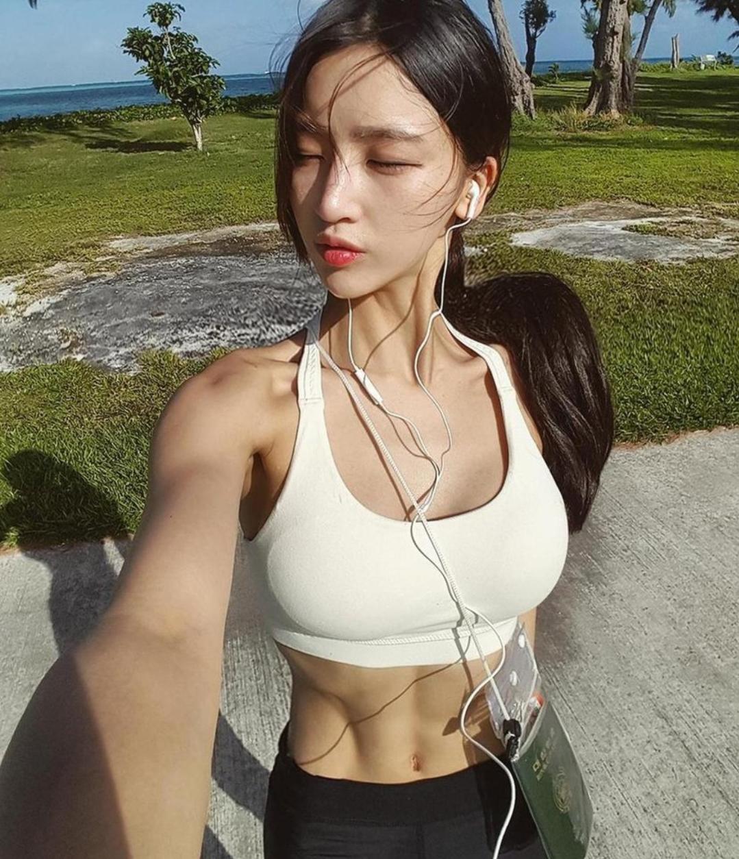 8分钟床上瘦腰减腹练出马甲线,最简单有效减腹练马甲线动作