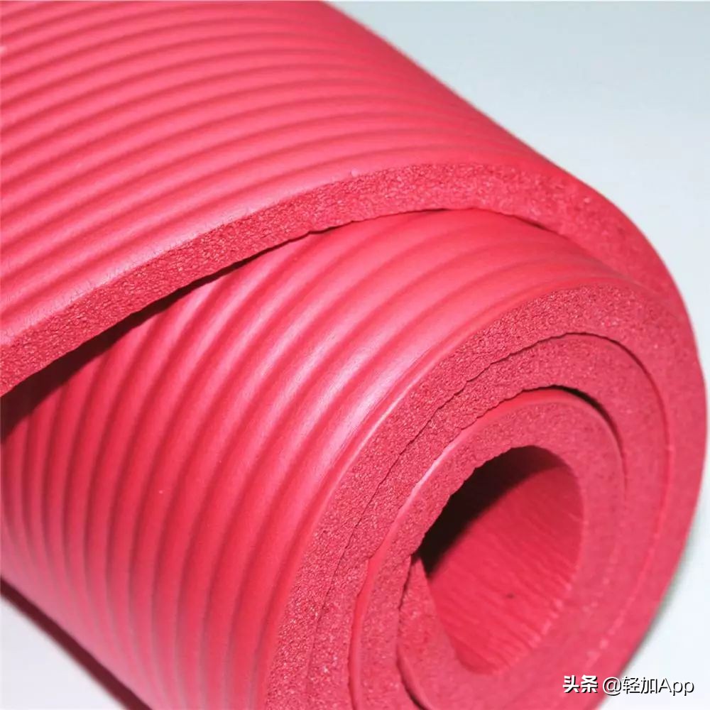 怎么样挑选瑜伽垫视频,瑜伽垫材质的选择