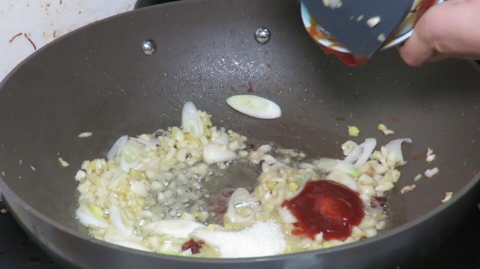 炒大虾要不要放油,炒大虾需要先腌制吗