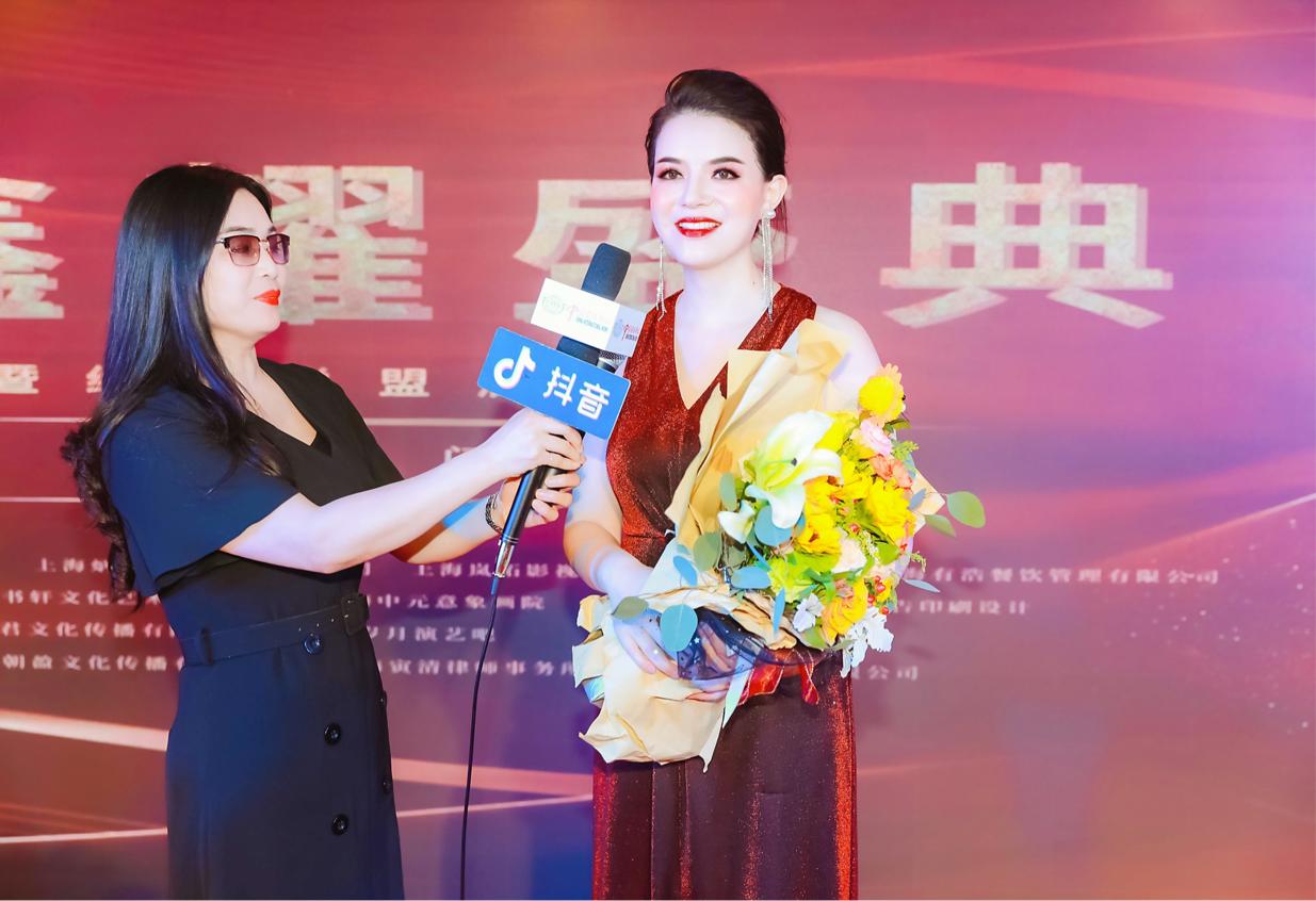 贾树枚部长、赵耀扬主任现场加持岚拓影视暨金金工作室成功挂牌