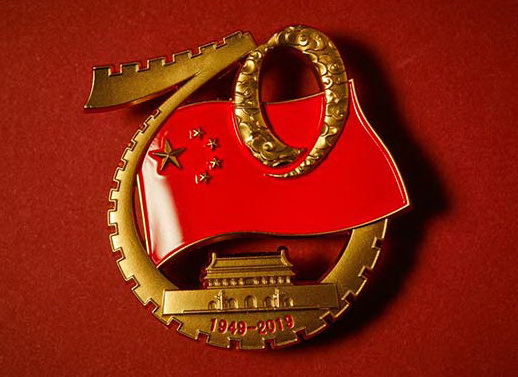 凤凰云中翱——国庆70周年阅兵服装”（下）