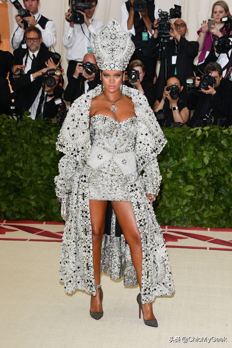 全球最牛鬼蛇神时尚盛典：盘点MetGala史上最惊天动地25个造型