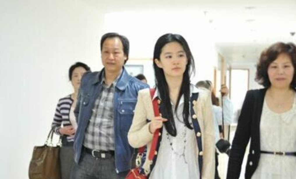 陈金飞现在和刘亦菲还有来往吗,陈金飞和刘亦菲现在关系