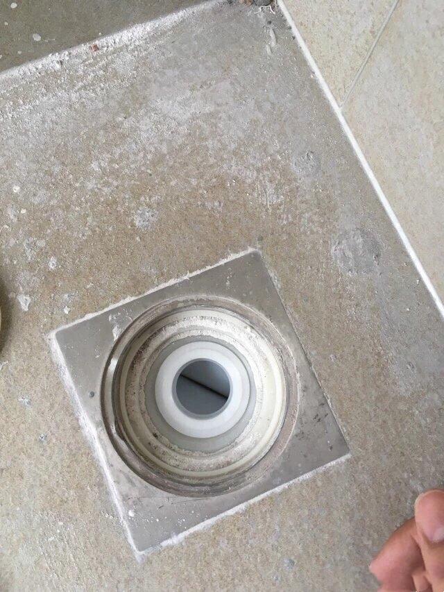 地漏和下水管不能有断层,地漏没堵但下水反水小妙招