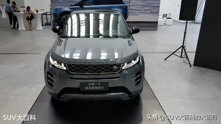 全新一代路虎揽胜极光黑科技体验,路虎极光五块屏幕