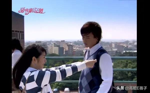 90后“爽剧式”表白：现实我都有，姐姐只要爱情