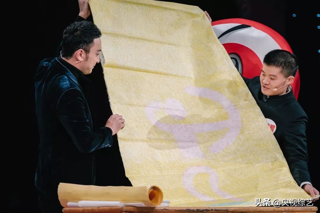 大腿颠球100下,10岁少年创造一小时交替颠球纪录