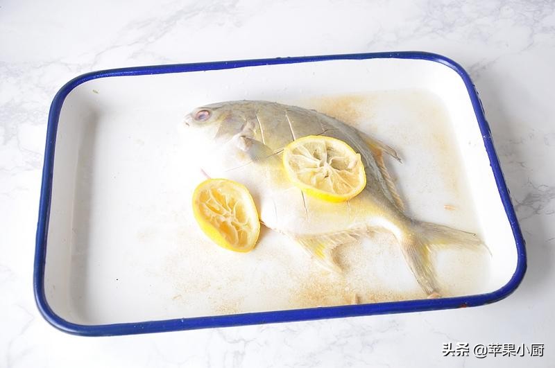 鲳鱼怎么蒸好吃又简单,清蒸鲳鱼香菇